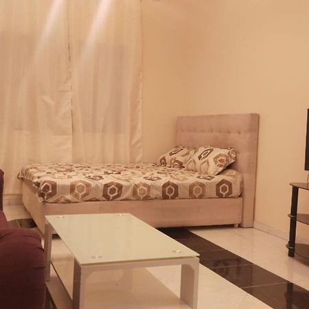 Holiday Home 2 Bedrooms Apartment For Family Only Sharjah Eksteriør bilde