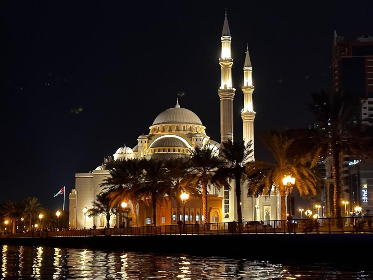 Holiday Home 2 Bedrooms Apartment For Family Only Sharjah Eksteriør bilde
